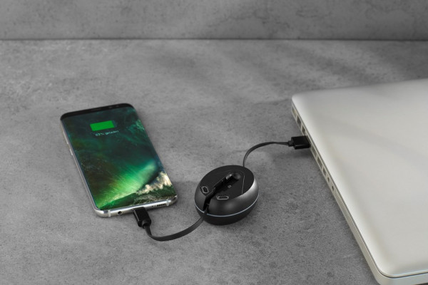 Ausziehbares Multifunktions-Kabel zum Laden und Daten übertragen mit Typ C, Micro-USB und Lightning