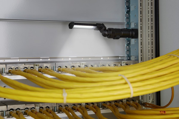 Arbeitslampe Multifunktion mit Akku, Magnet und 5 Lichtmodi