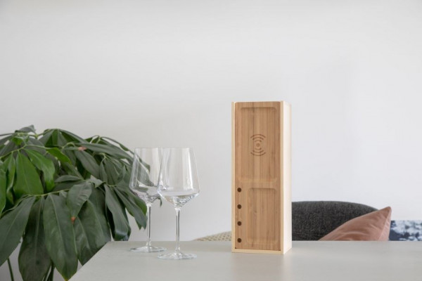 Rackpack Juicebox– Wein-Geschenkbox und kabellose Handy-Ladestation in einem!